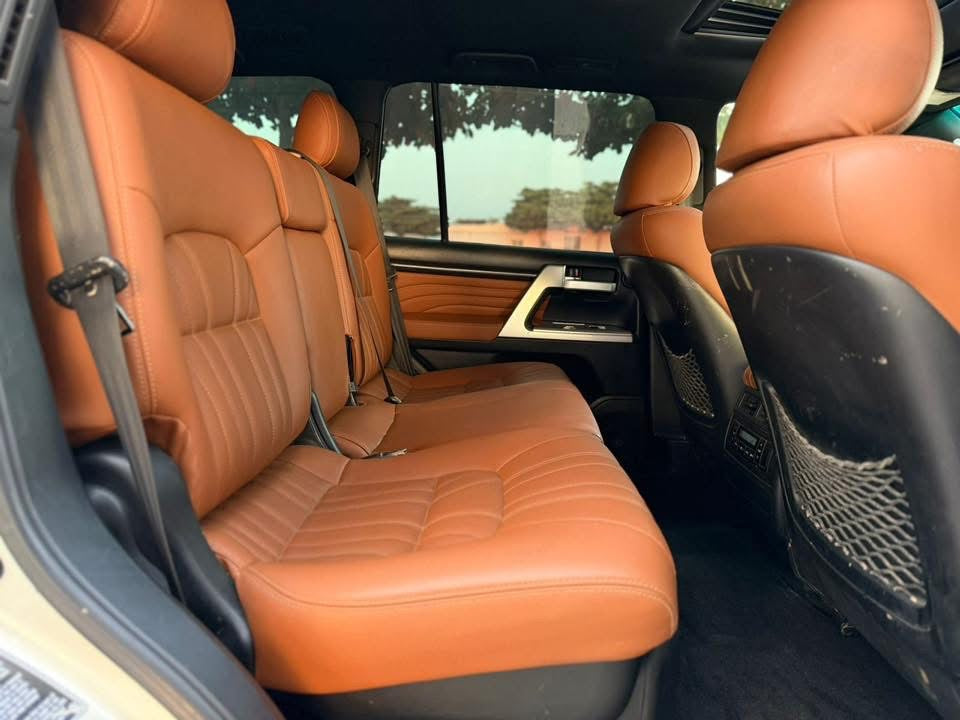 TOYOTA LAND CRUISER VXR V8 2010