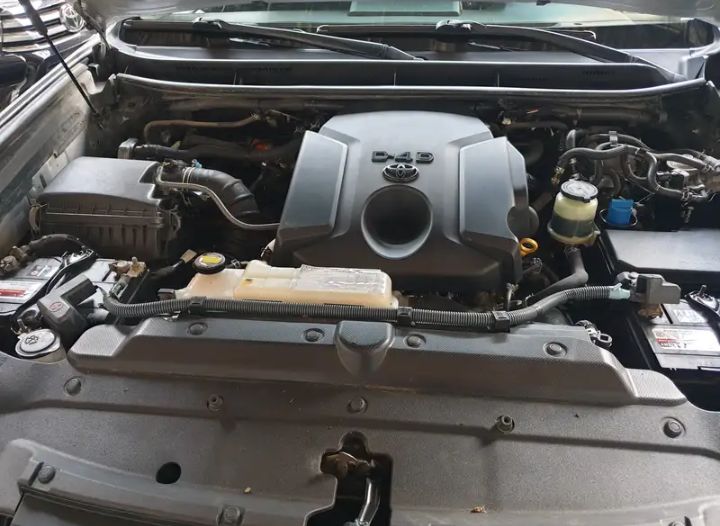 TOYOTA LAND CRUISER 2015