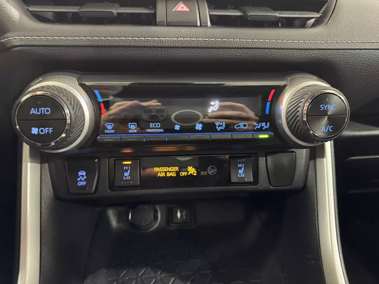 TOYOTA RAV4 XLE 2019