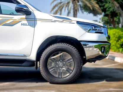 TOYOTA HILUX SR5 2025