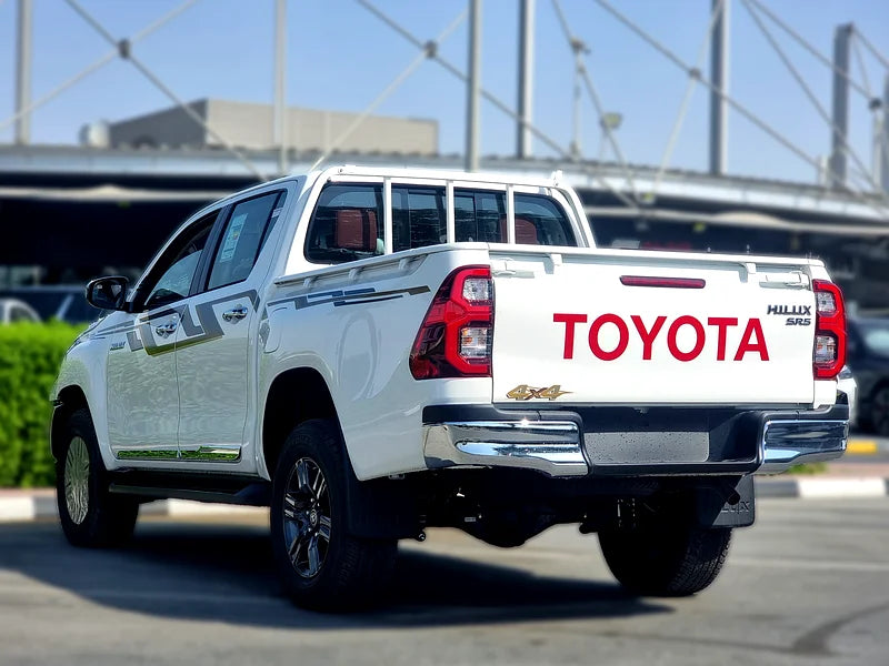 TOYOTA HILUX SR5 2025