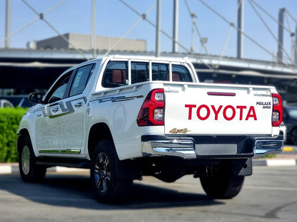 TOYOTA HILUX SR5 2025