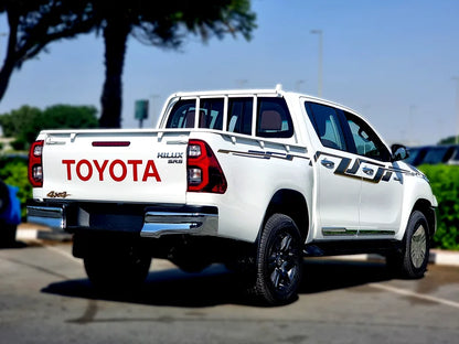 TOYOTA HILUX SR5 2025