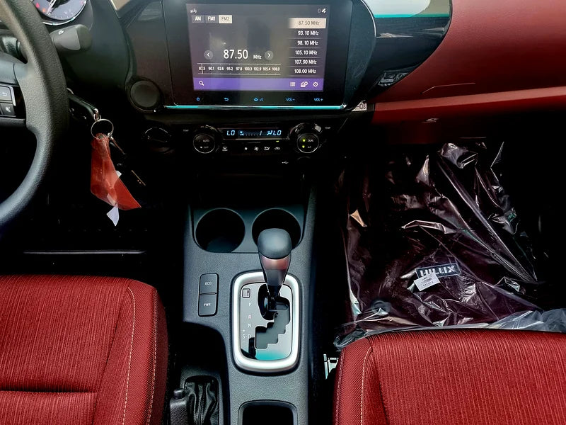 TOYOTA HILUX SR5 2025