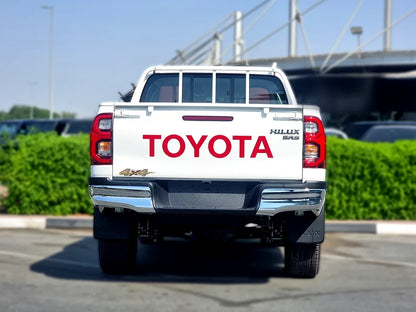 TOYOTA HILUX SR5 2025
