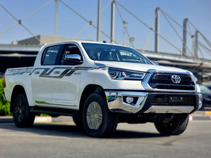 TOYOTA HILUX SR5 2025
