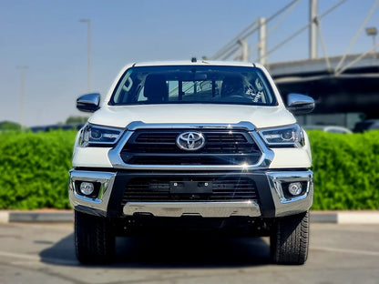 TOYOTA HILUX SR5 2025