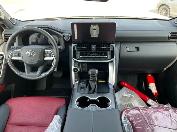 TOYOTA LC300 VXR 2025