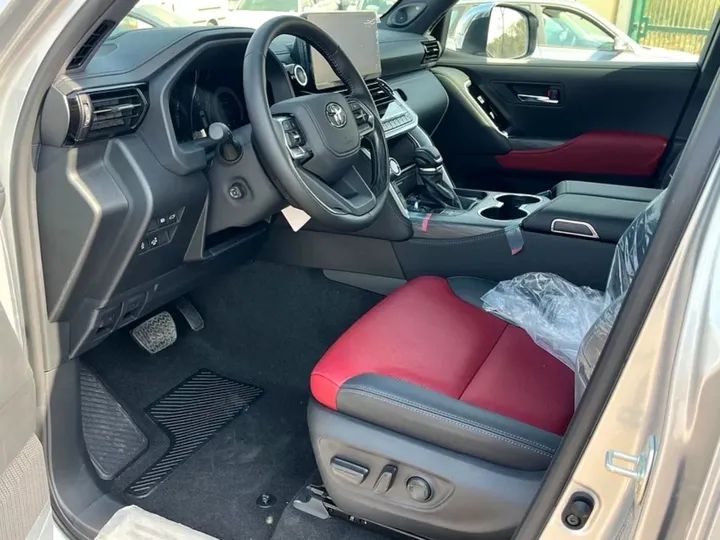 TOYOTA LC300 VXR 2025