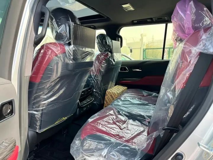 TOYOTA LC300 VXR 2025