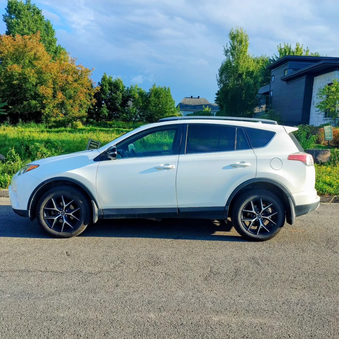TOYOTA RAV4 SE 2018 LIMITED