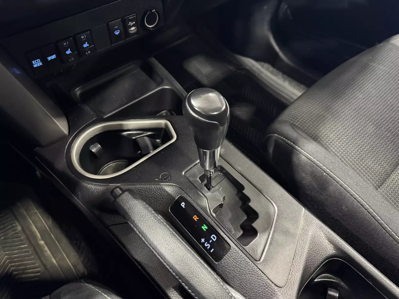 TOYOTA RAV4 XLE 2017