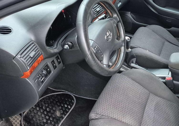 TOYOTA AVENSIS D4D 2005