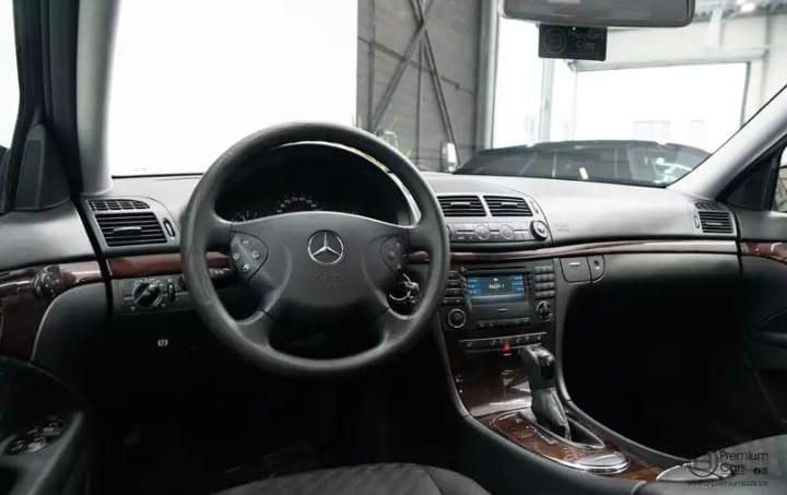MERCEDES BENZ E220