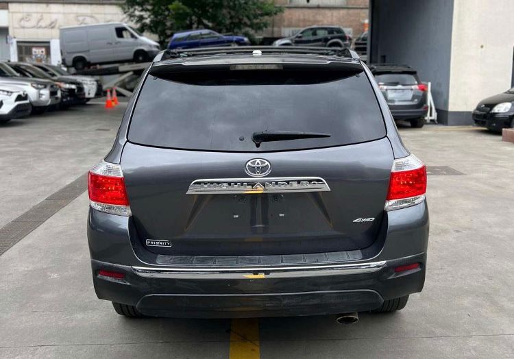 TOYOTA HIGHLANDER LIMITED