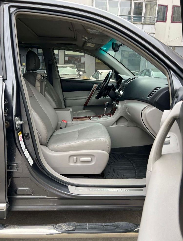 TOYOTA HIGHLANDER LIMITED