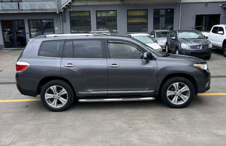 TOYOTA HIGHLANDER LIMITED