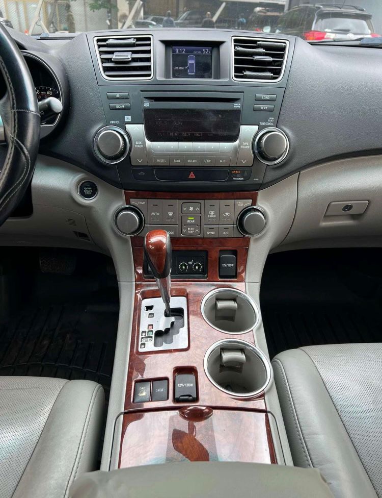 TOYOTA HIGHLANDER LIMITED