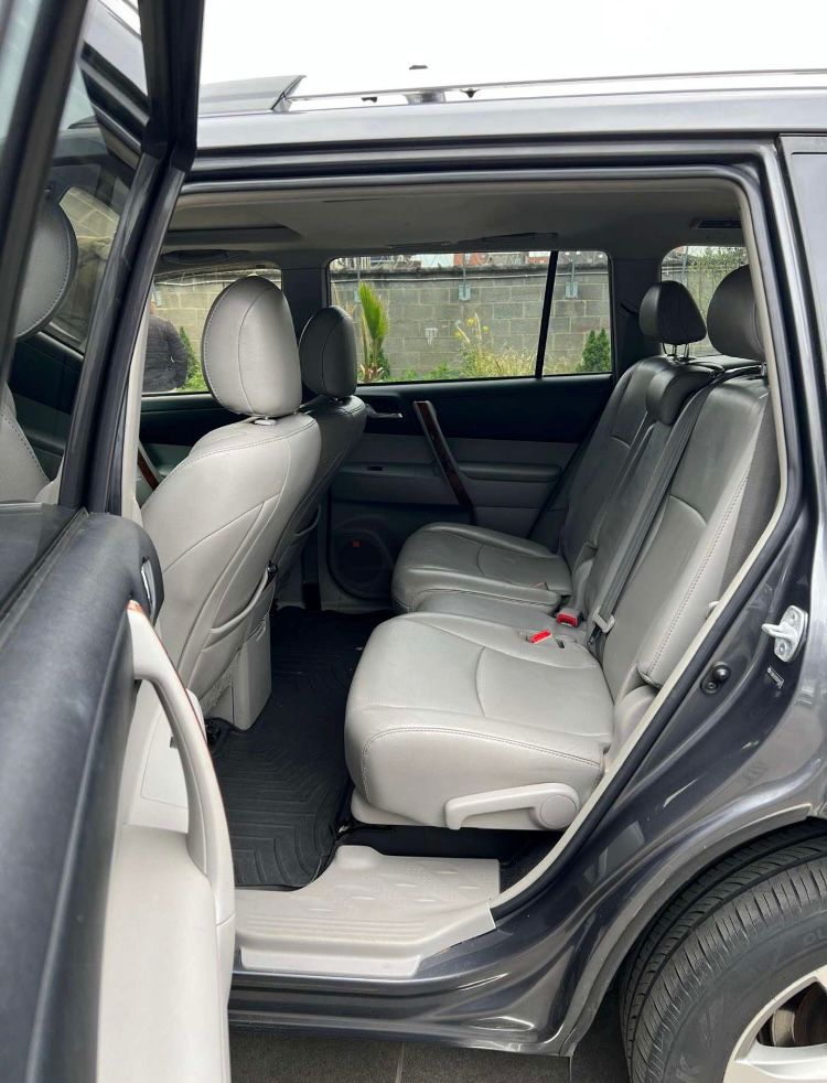 TOYOTA HIGHLANDER LIMITED