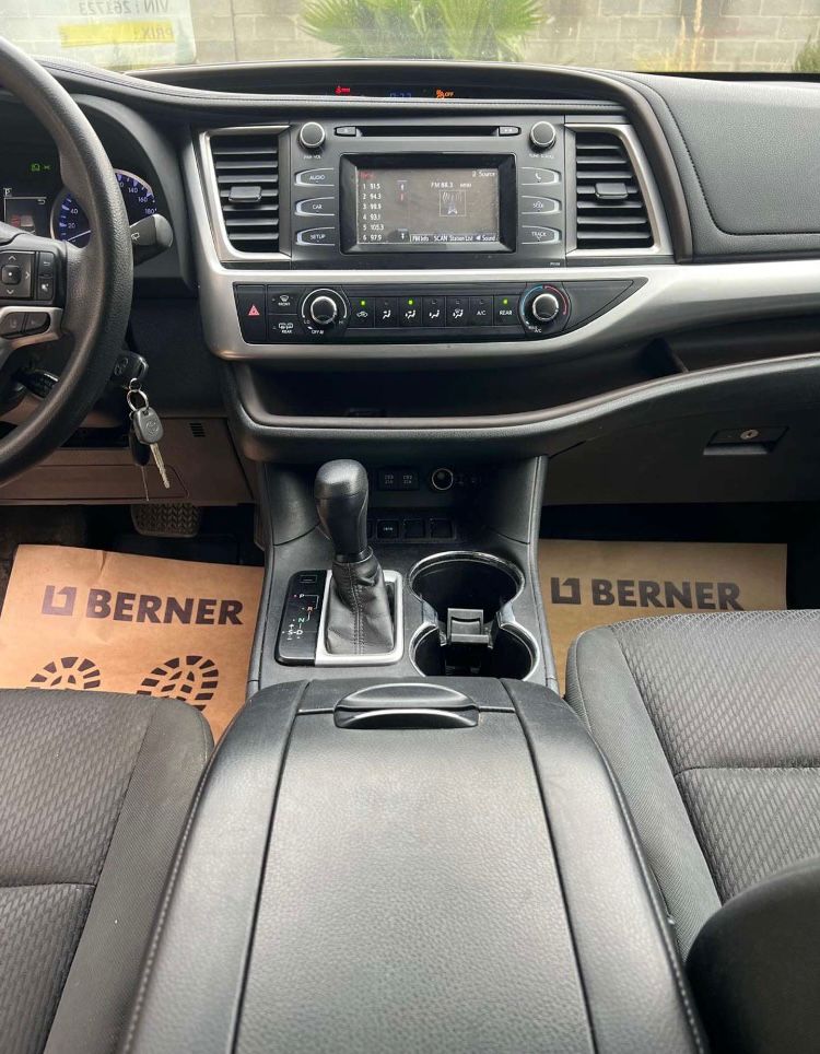 TOYOTA HIGHLANDER LE