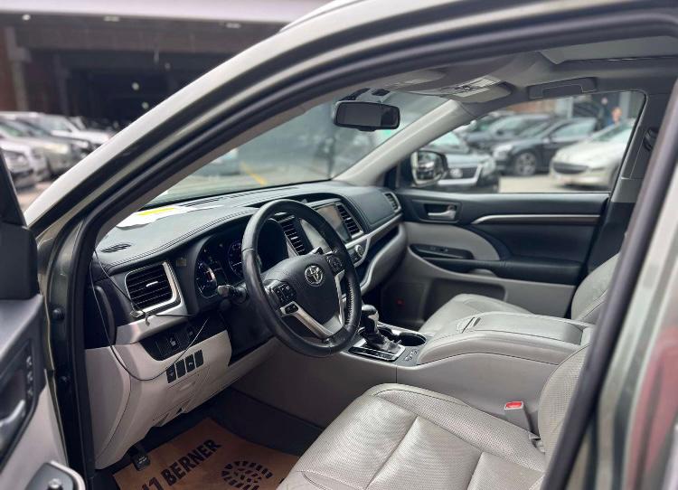 TOYOTA HIGHLANDER LIMITED