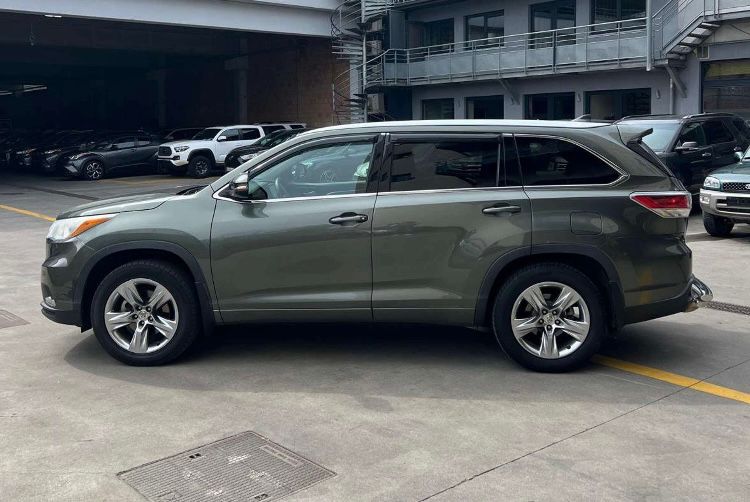 TOYOTA HIGHLANDER LIMITED