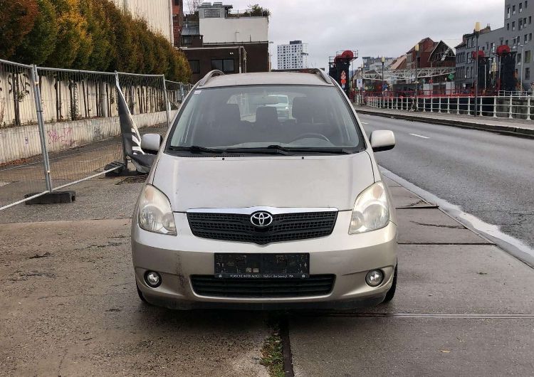 TOYOTA COROLLA VERSO D4d