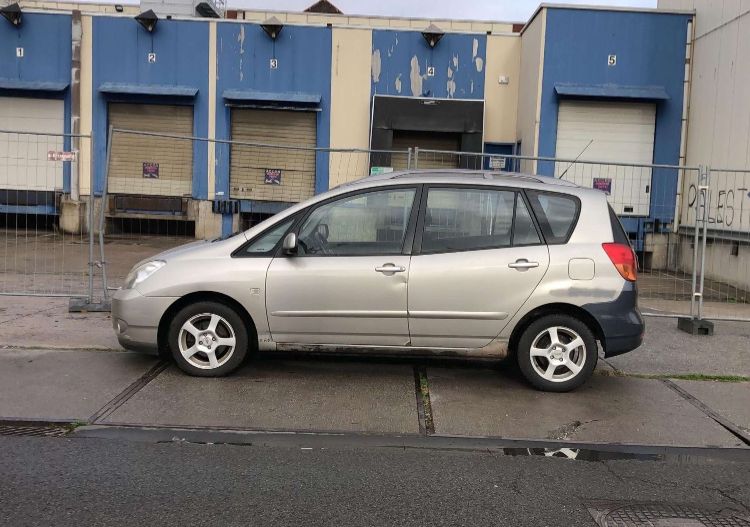 TOYOTA COROLLA VERSO D4d