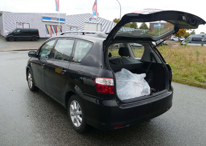 TOYOTA AVENSIS VERSO D4d