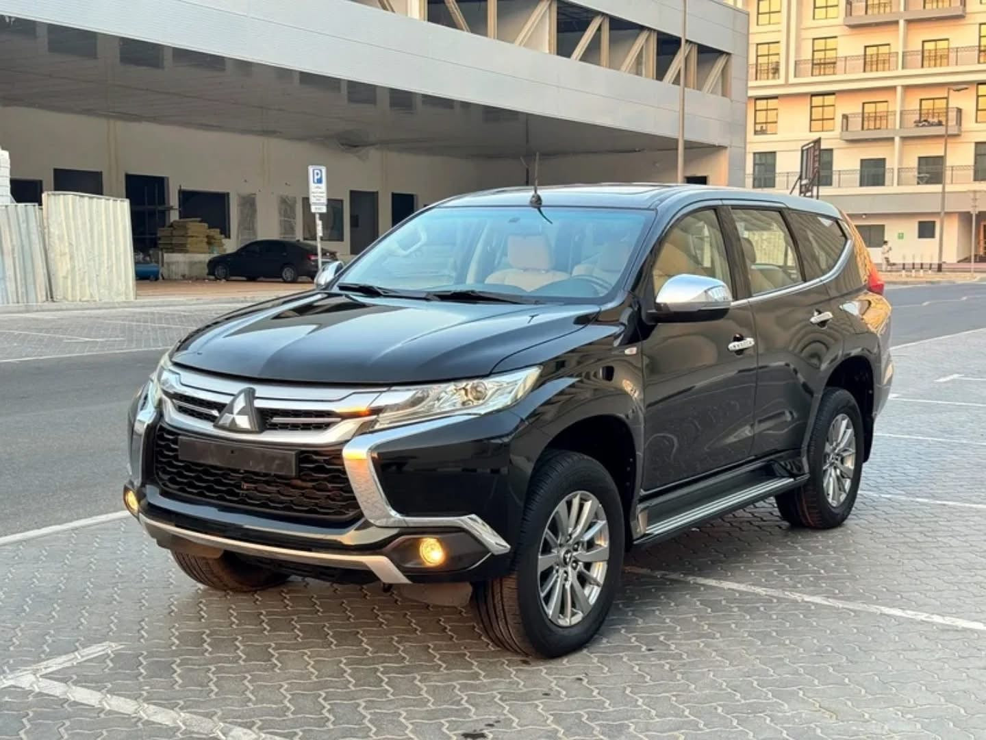 MITSUBISHI MONTERO 2019