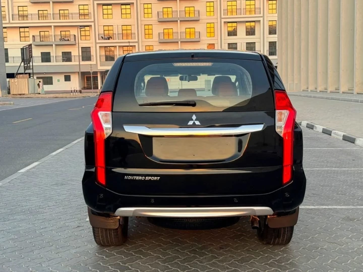 MITSUBISHI MONTERO 2019