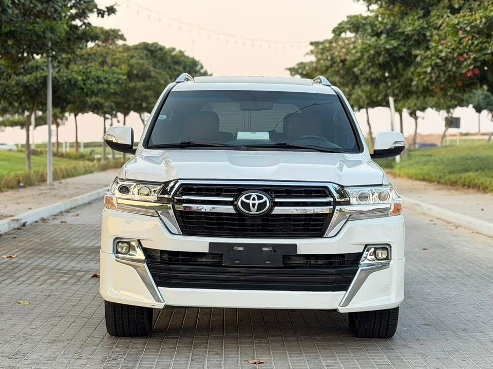 TOYOTA LAND CRUISER VXR V8 2010