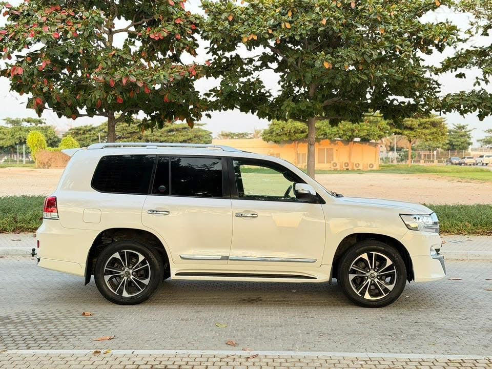 TOYOTA LAND CRUISER VXR V8 2010