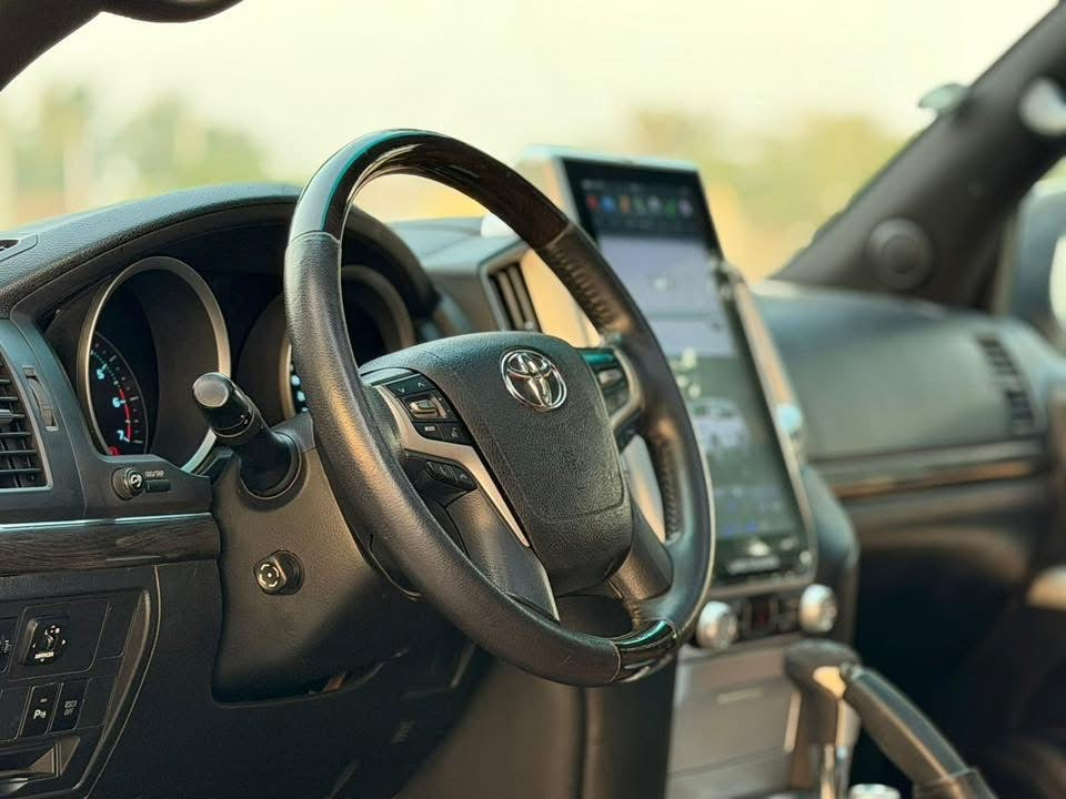 TOYOTA LAND CRUISER VXR V8 2010