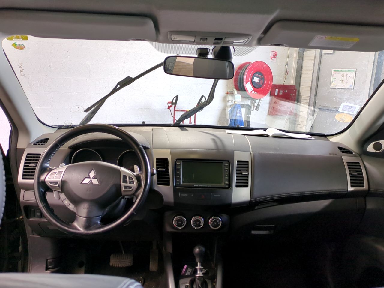 MITSUBISHI OUTLANDER