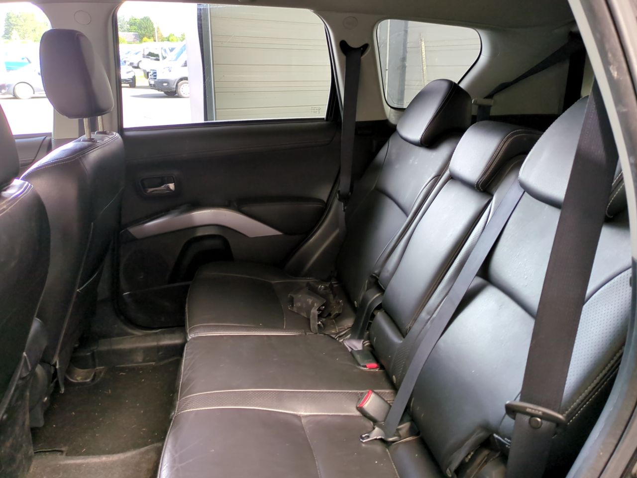 MITSUBISHI OUTLANDER