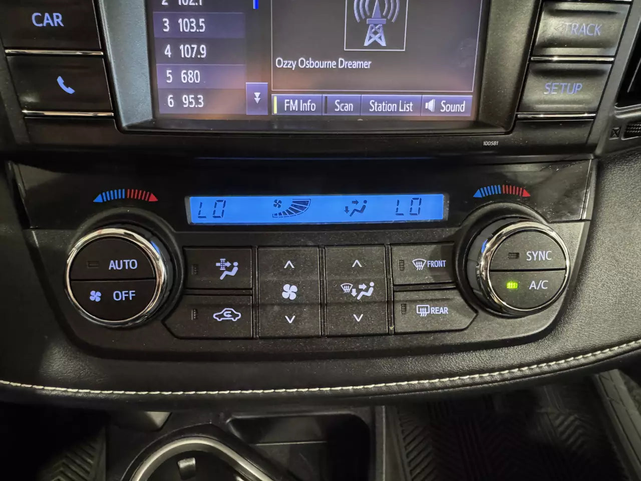 TOYOTA RAV4 XLE 2017