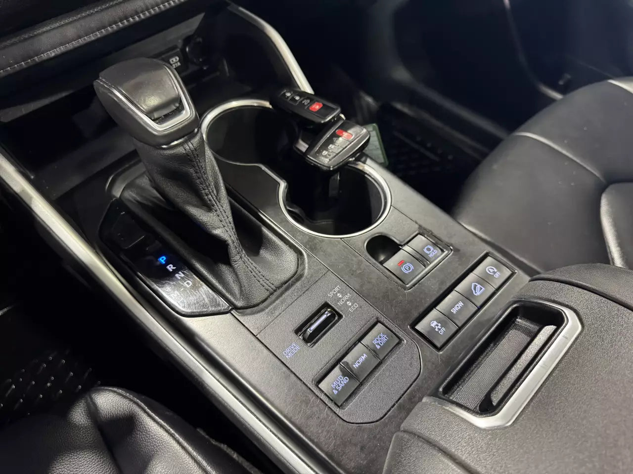 TOYOTA HIGHLANDER XLE 2021