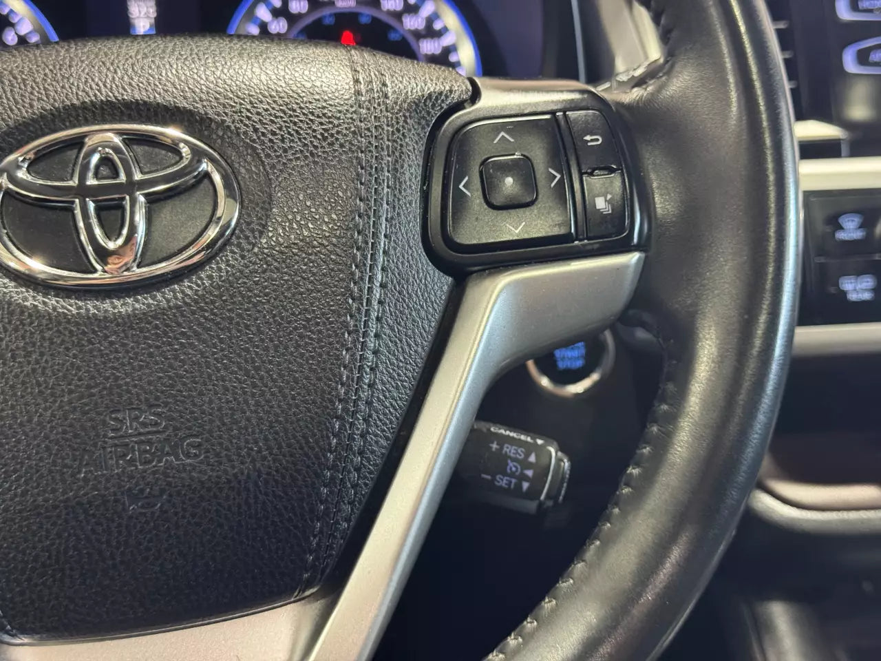 TOYOTA HIGHLANDER XLE 2016