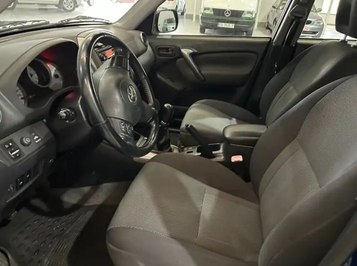 TOYOTA RAV4 2005 D4D