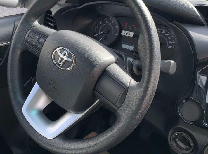 TOYOTA HILUX 2025