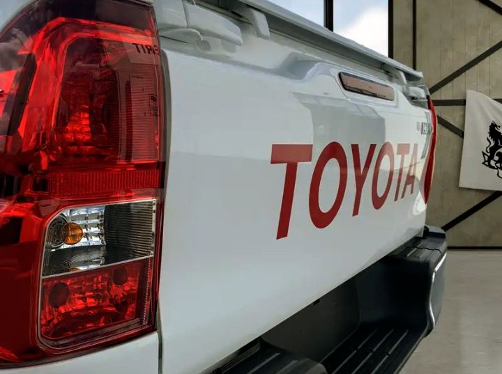 TOYOTA HILUX 2025