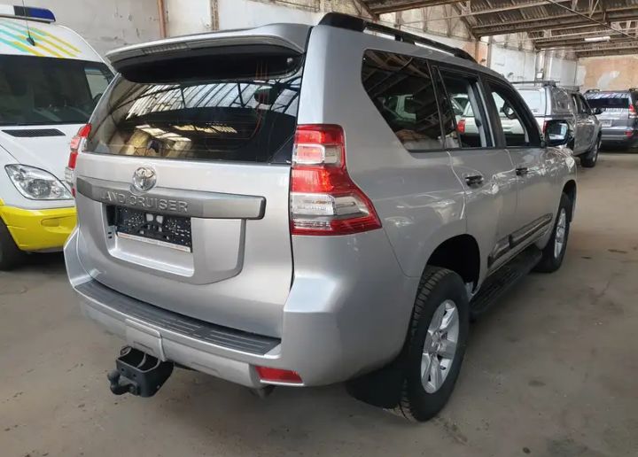 TOYOTA LAND CRUISER 2015