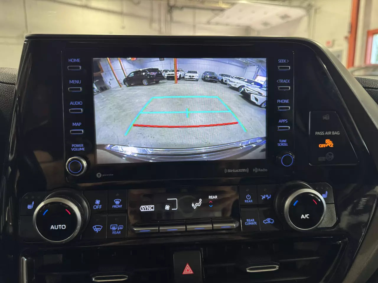 TOYOTA HIGHLANDER XLE 2021