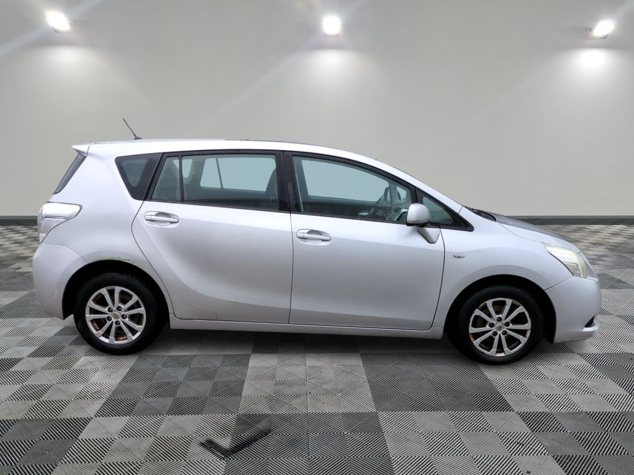 TOYOTA VERSO D4D 2011