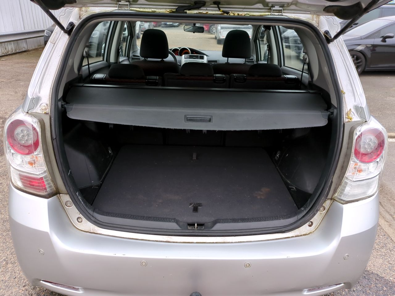 TOYOTA VERSO D4D 2011