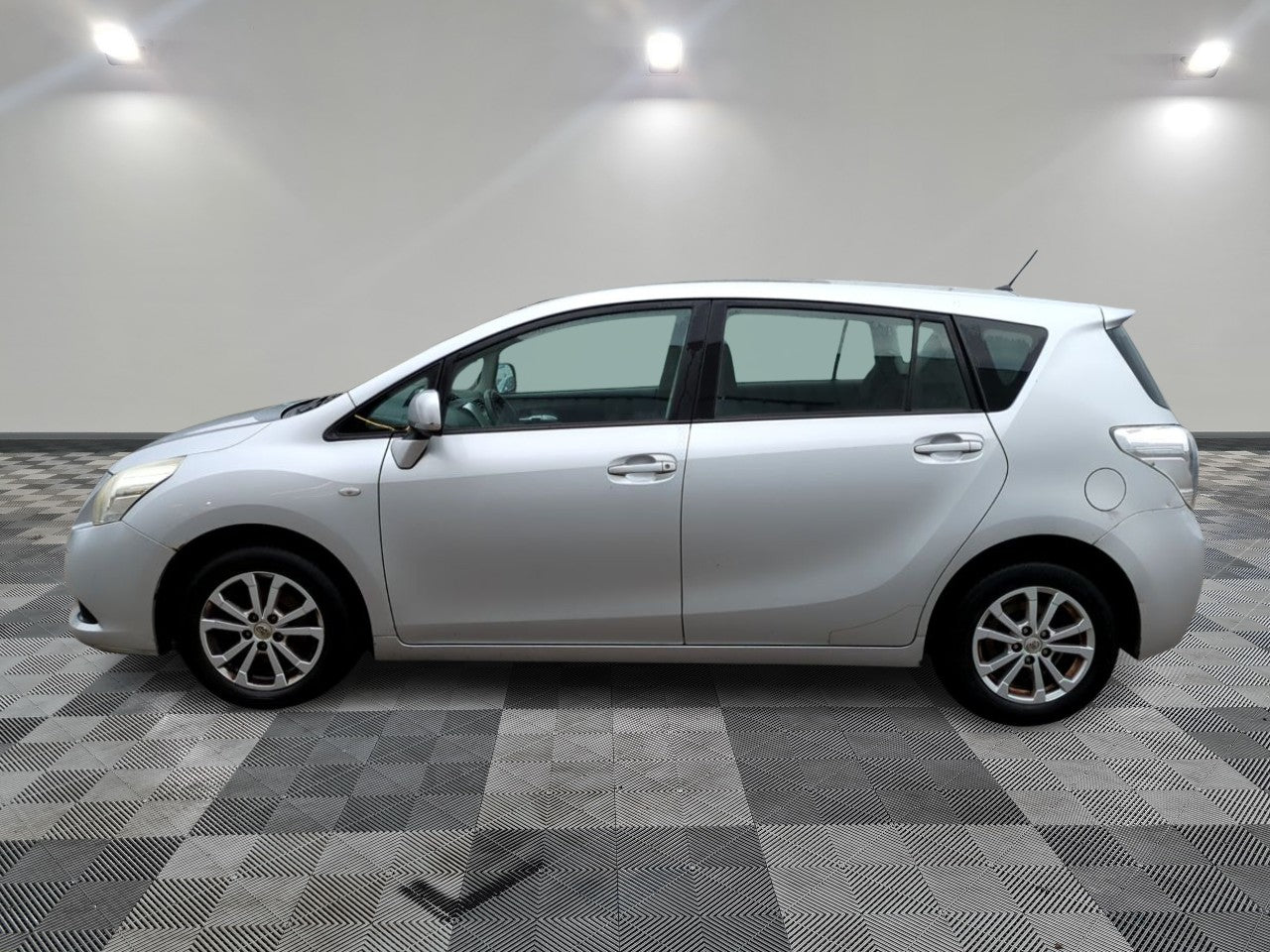 TOYOTA VERSO D4D 2011