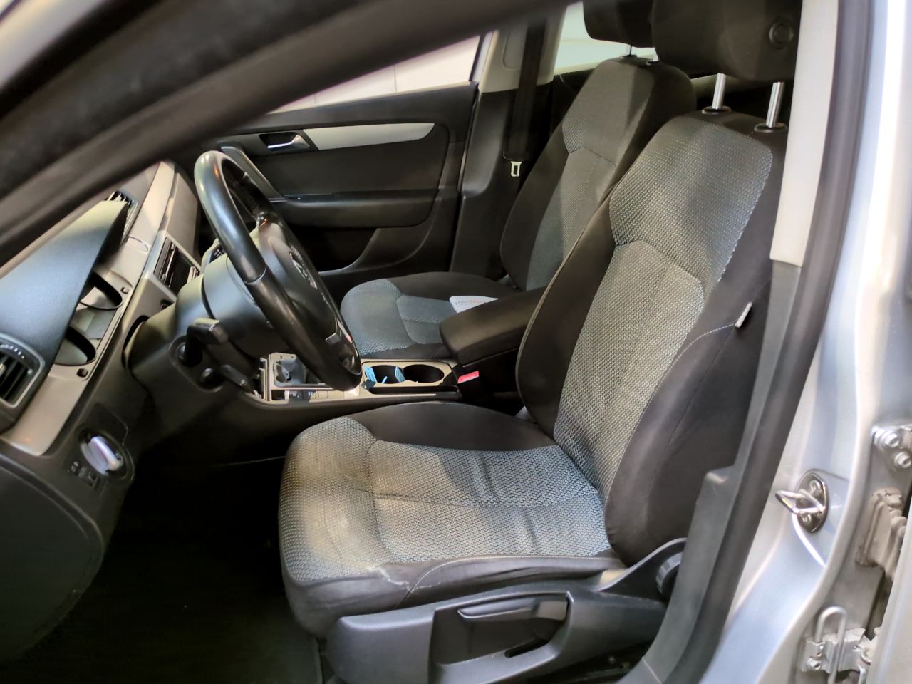 VOLKSWAGEN PASSAT 2012