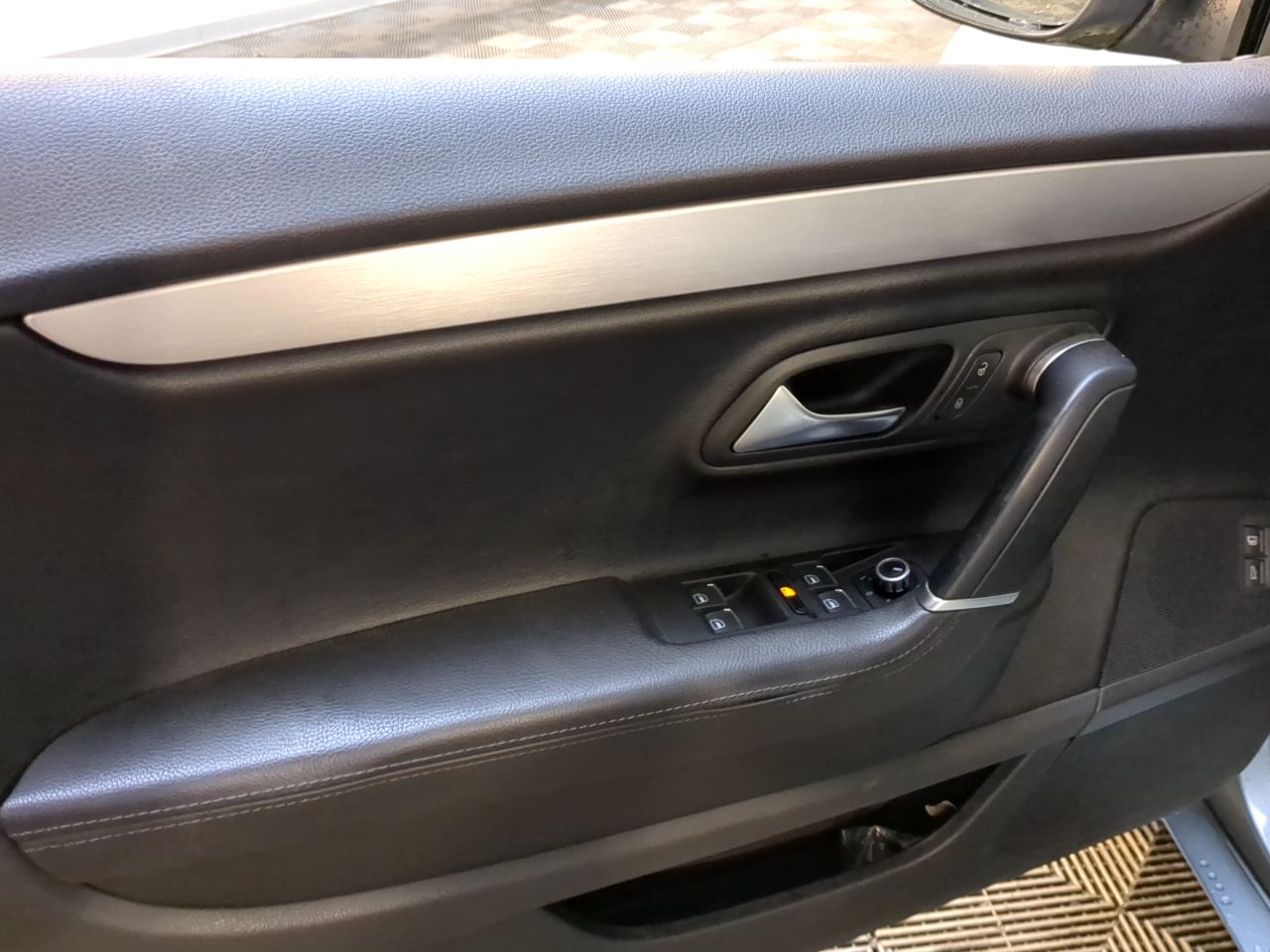 VOLKSWAGEN PASSAT CC 2011