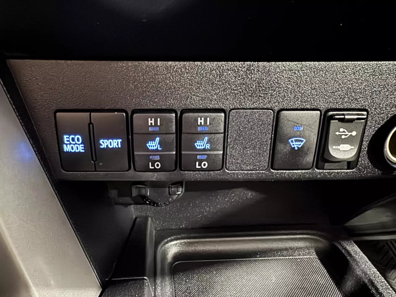 TOYOTA RAV4 XLE 2017